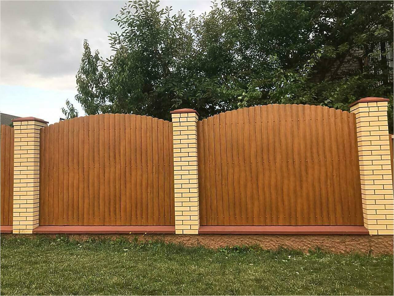 забор из штакетника 80м орех фото3 в Вельске