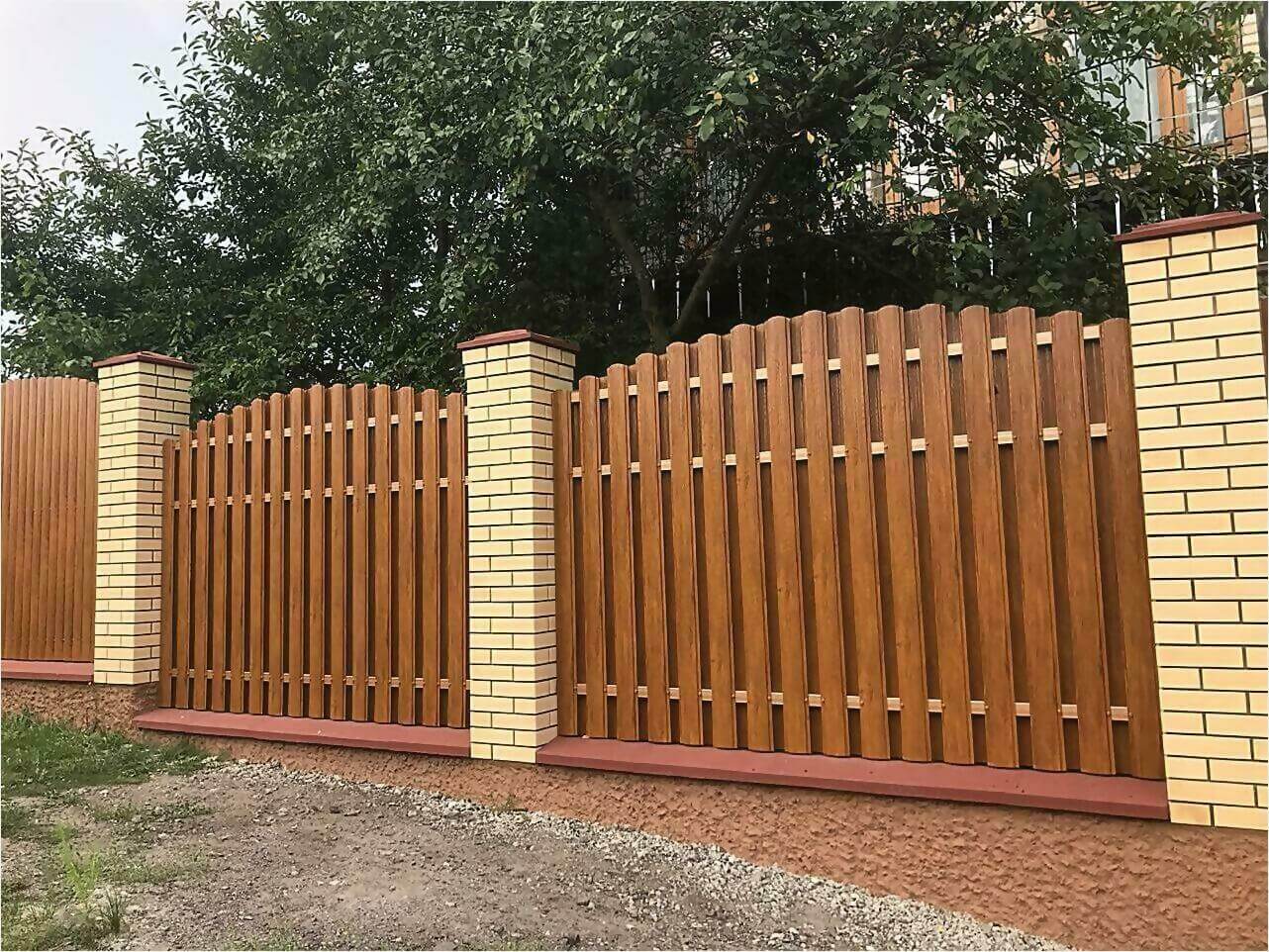 забор из штакетника 80м орех фото1 в Вельске