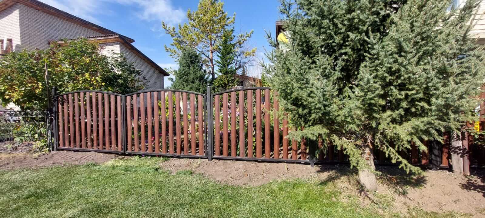 забор из штакетника каштан красный фото4 в Вельске