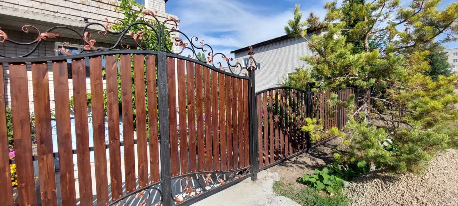 забор из штакетника каштан красный фото1 в Вельске