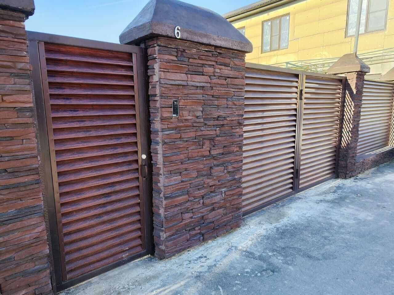 Забор с ламелями Еврожалюзи 43м Красный Каштан Printech в Вельске
