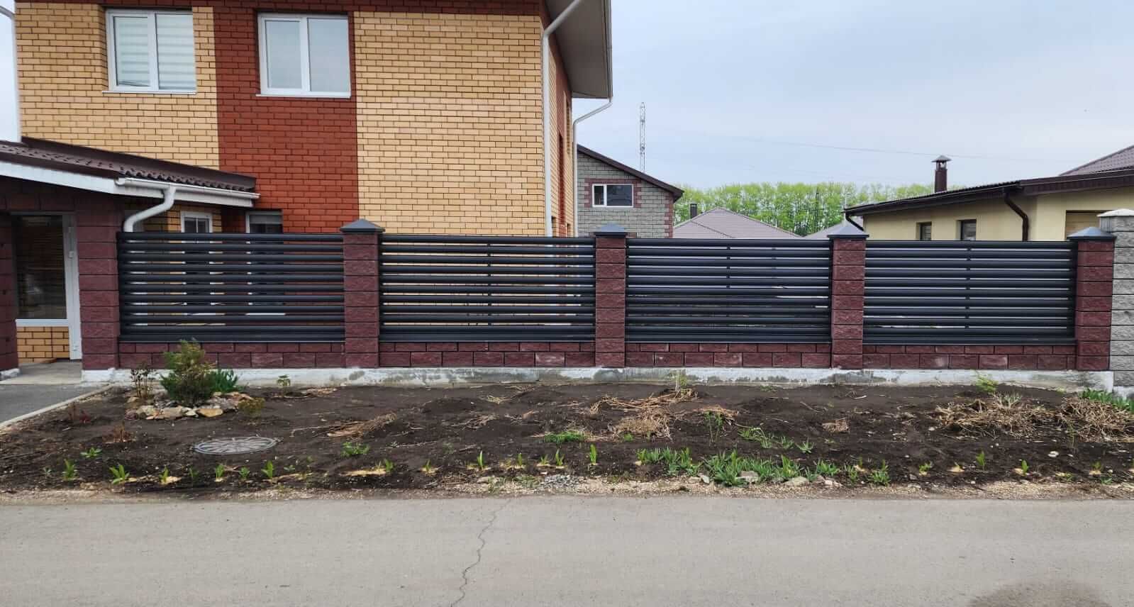 Забор-ранчо из штакетника 21м RAL7024/7024 Серый Графит МАТТЕ фото 8 в Вельске