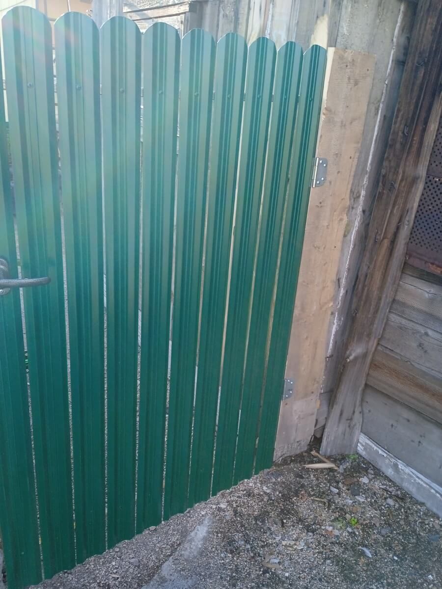 Калитка из штакетника ЭКО-М RAL6005/6005 Зеленый Мох двусторонний фото 1 в Вельске