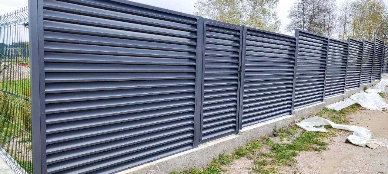 Забор-жалюзи из ламелей ЭКО-Z 24м RAL7024 Серый Графит фото 2 в Вельске