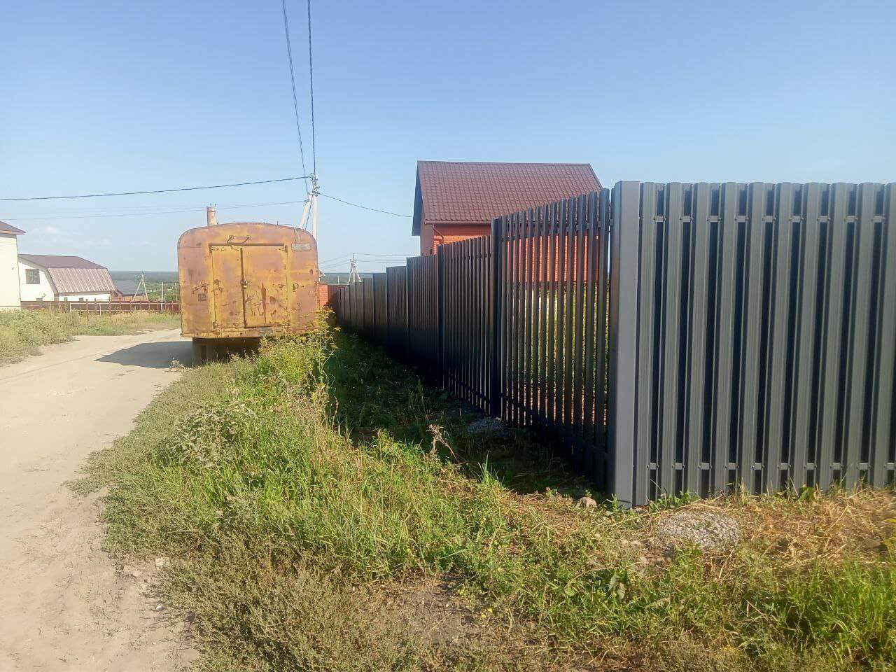 Забор из евроштакетника 21м RAL7024/7024 Серый Графит двусторонний фото 2 в Вельске