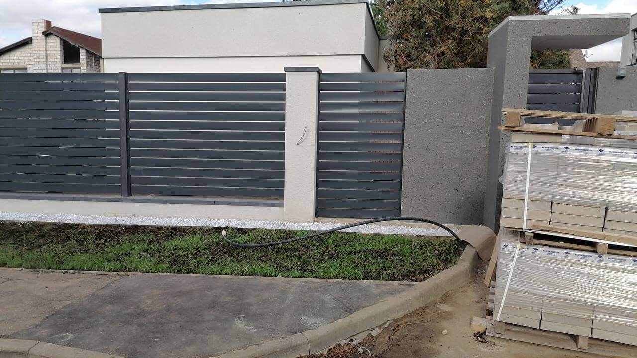 Забор-ранчо из металлопланкена 36м RAL7024 Серый Графит фото 8 в Вельске