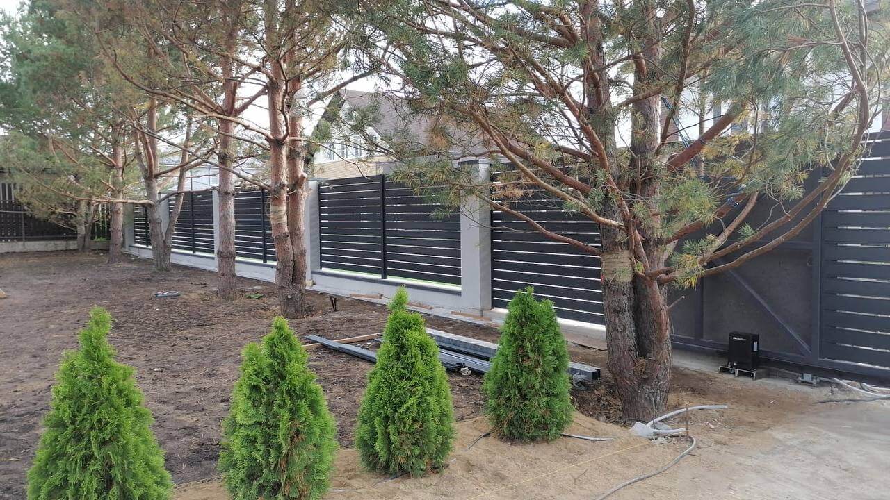 Забор-ранчо из металлопланкена 36м RAL7024 Серый Графит фото 6 в Вельске