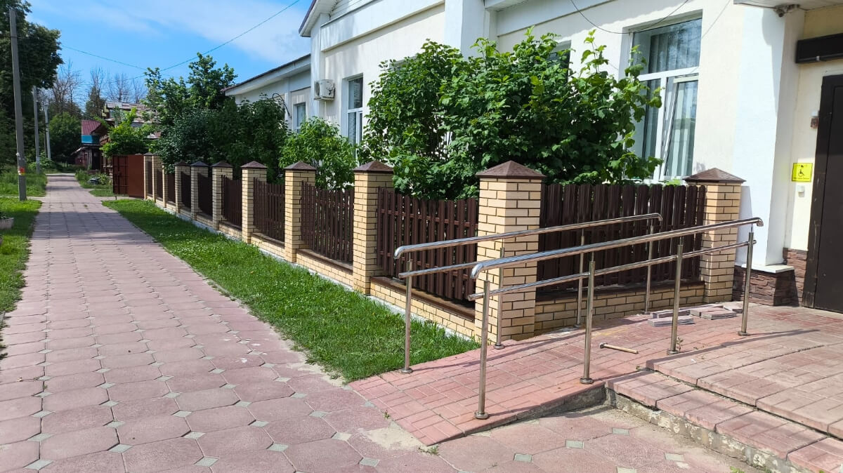 Забор из евроштакетника 17м RAL8017/8017 Шоколад двусторонний в Вельске
