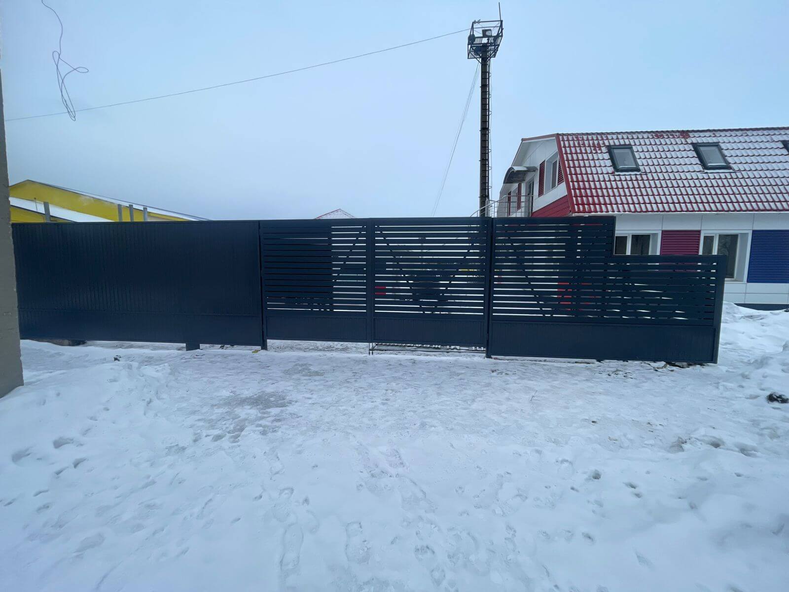 Забор-ранчо из металлического планкена 11м RAL7024 Серый Графит фото 2 в Вельске