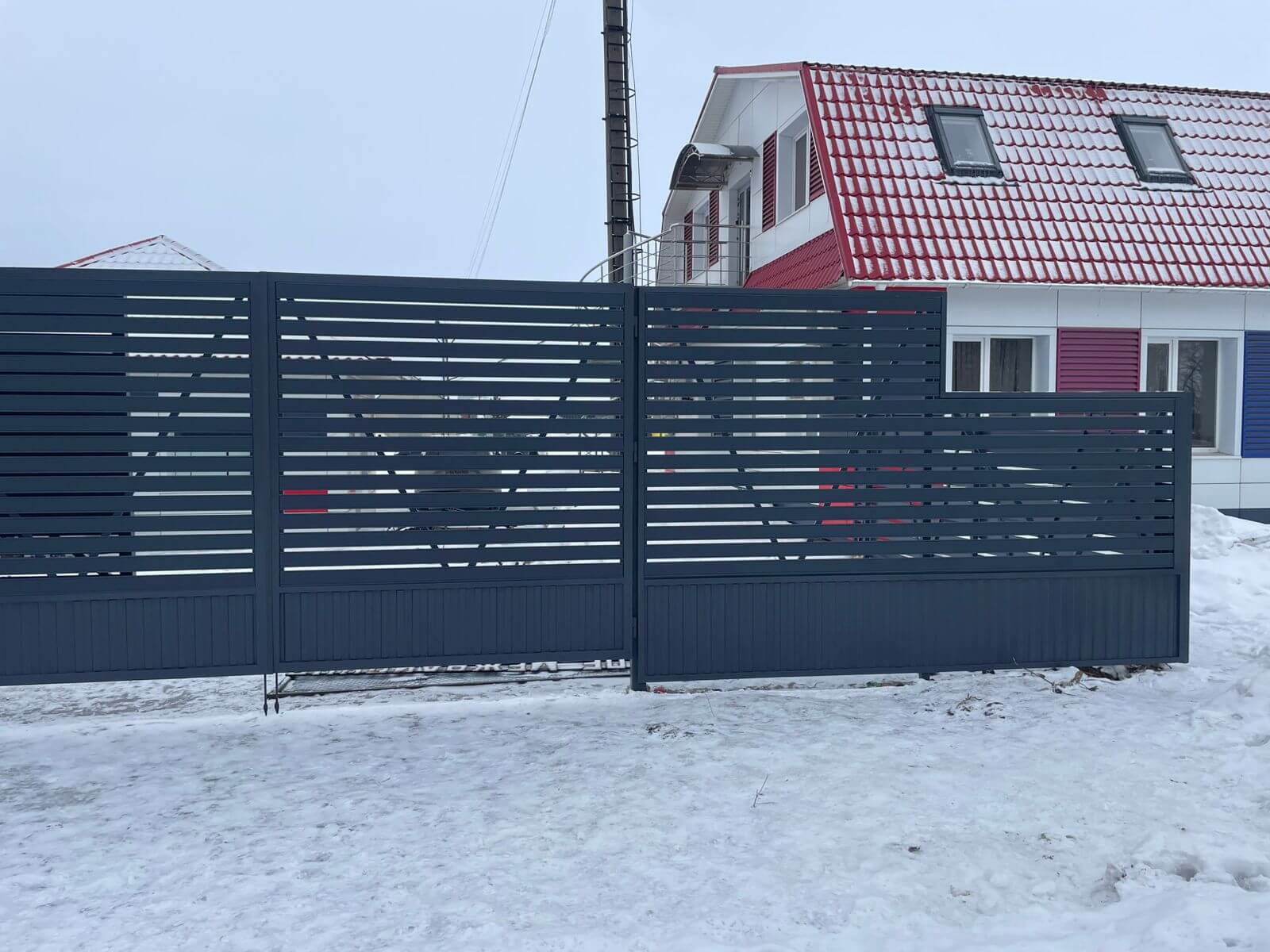 Забор-ранчо из металлического планкена 11м RAL7024 Серый Графит фото 1 в Вельске
