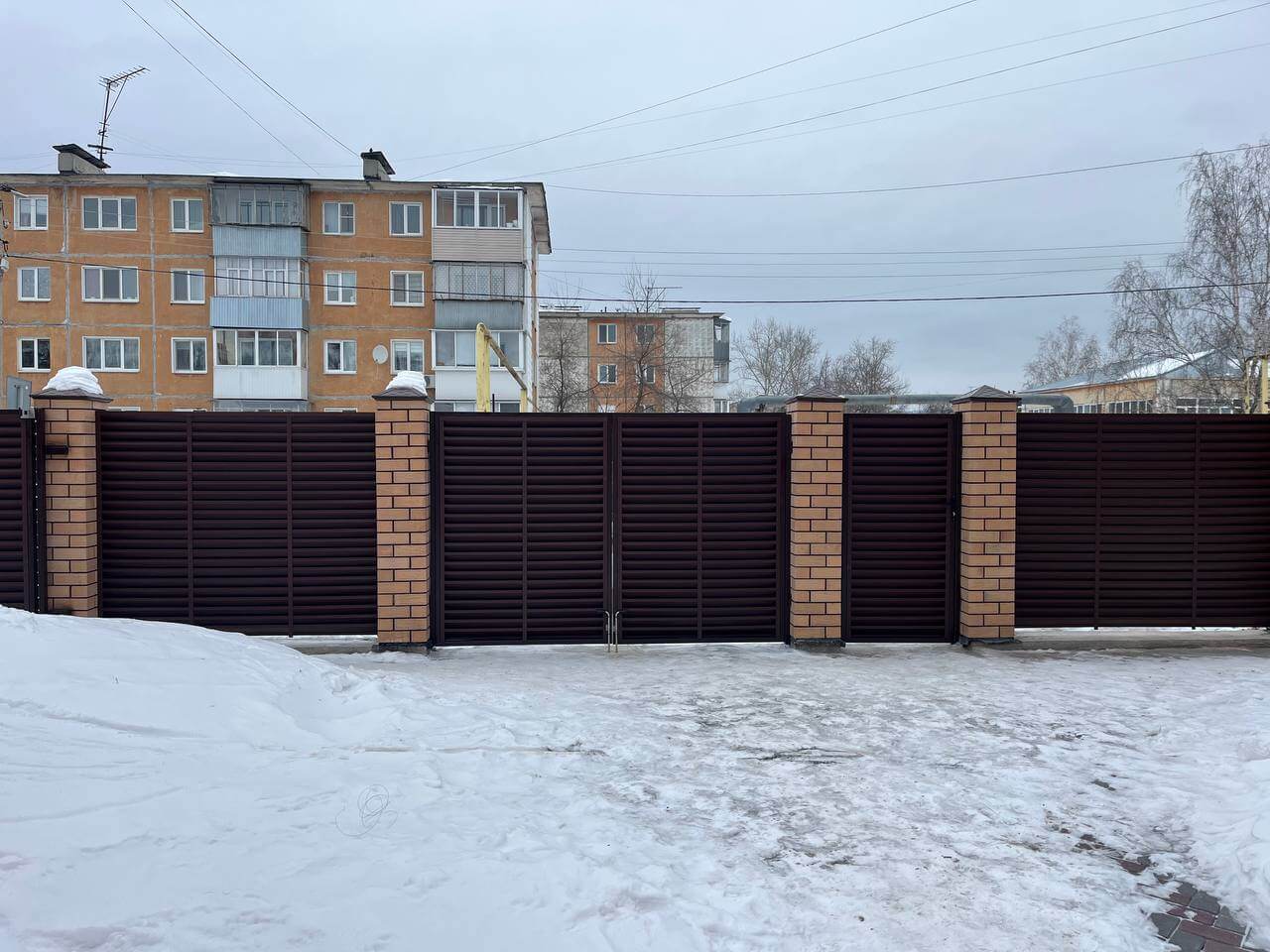 Забор-жалюзи из ламелей ЭКО-Z 87м RAL8017/8017 Шоколад двусторонний МАТТЕ фото 1 в Вельске