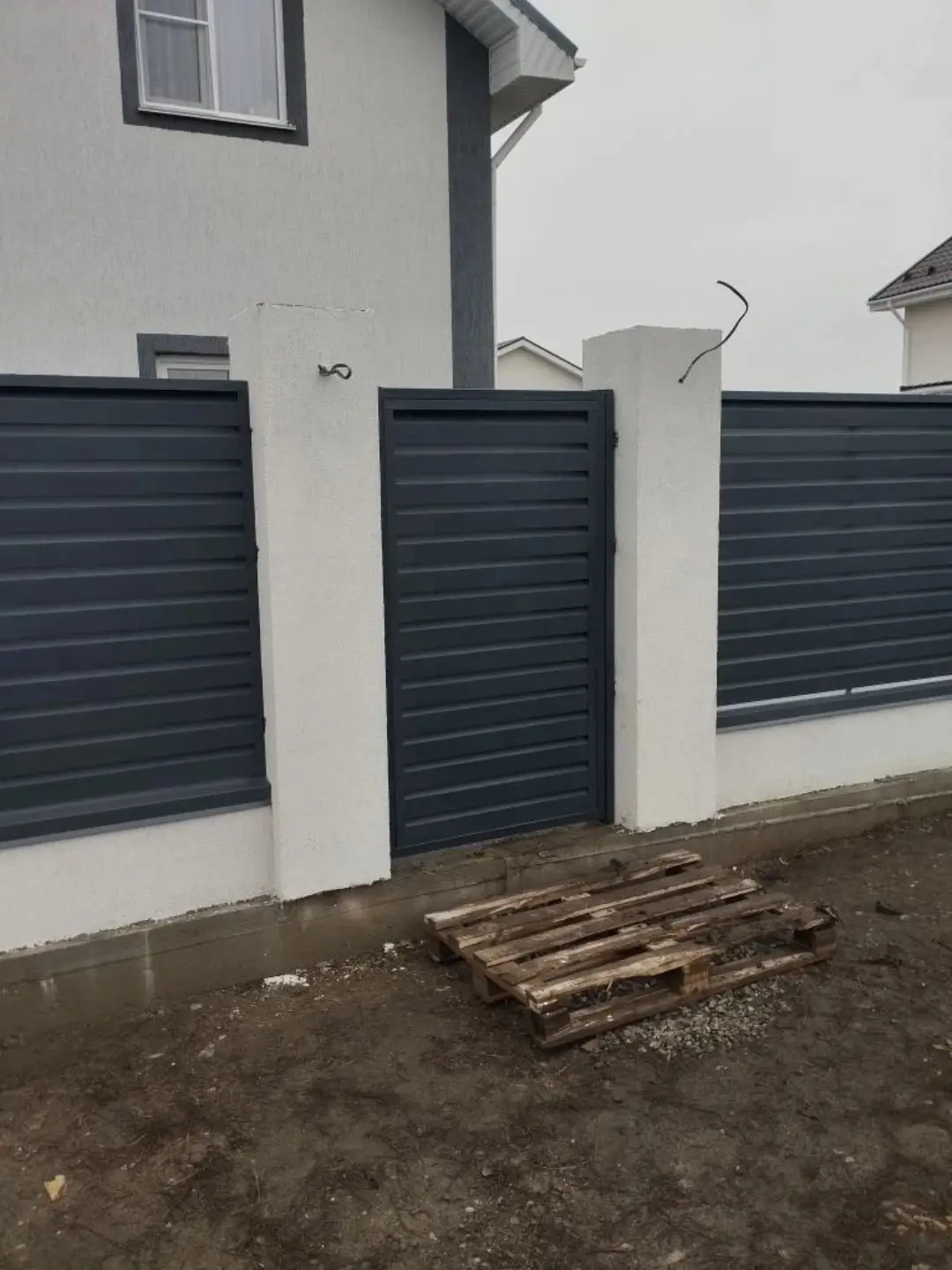 Забор-жалюзи из ламелей Хай-Тек 12м RAL7024 Серый Графит МАТТЕ фото 1 в Вельске